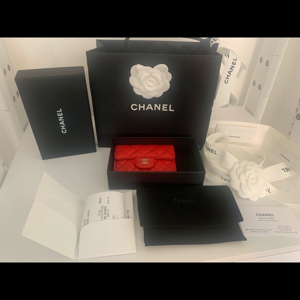 NEW IN BOX Chanel classic card case - Red